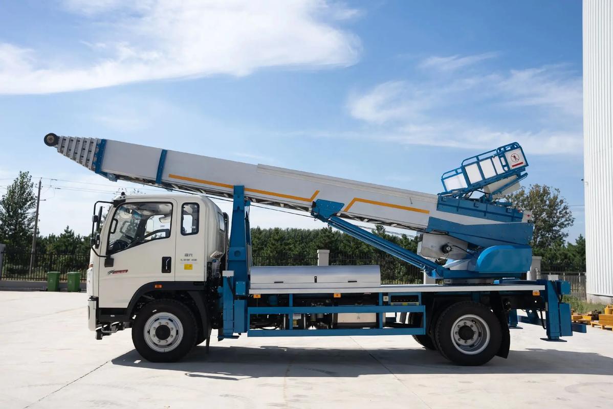 铜仁云梯上料车租赁费用